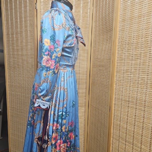 Elegant Floral Long Sleeve Blue Dress - Picture 4 of 4